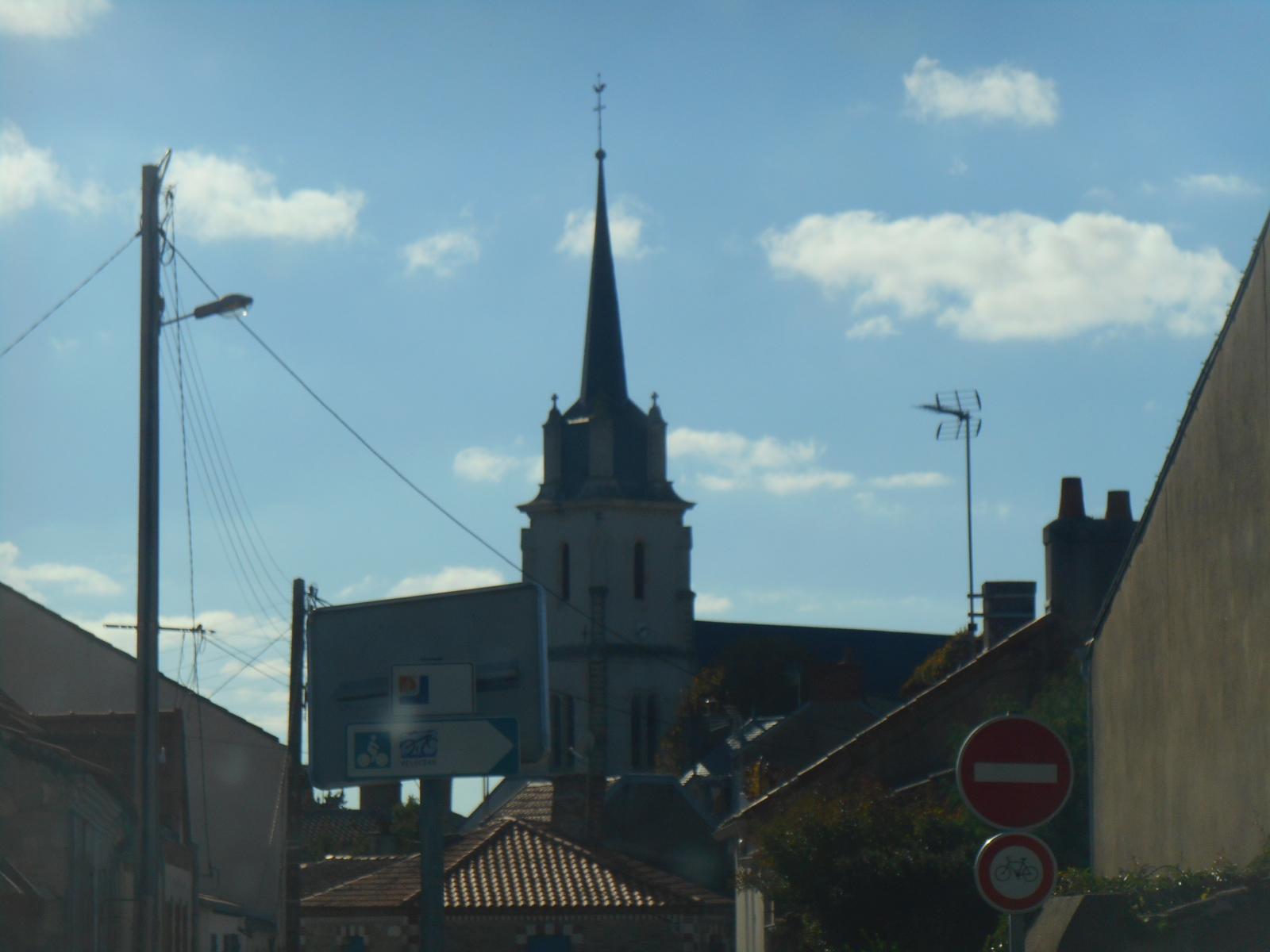 L\'glise avec un sens interdit ( Les Moutiers en Retz )
